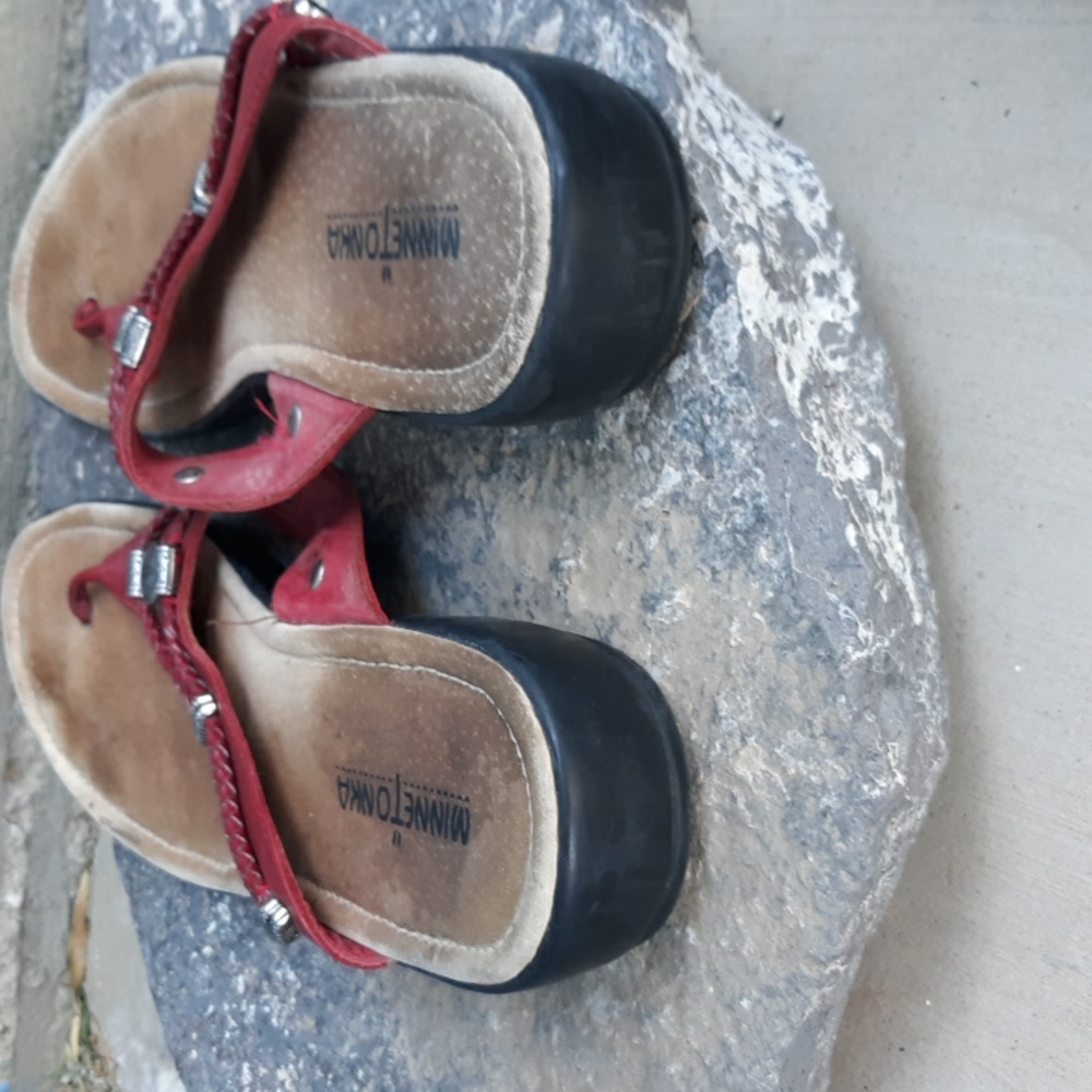 Minnetonka women's leather slip on sandal thong size 11. Western, boho. - Picture 3 of 5